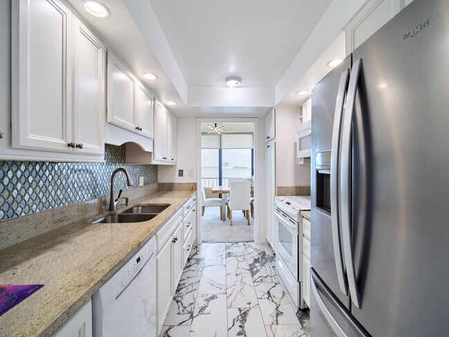 Building Photo - 5550 N Ocean Dr