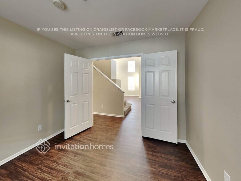 Building Photo - 8049 Streamside Ct