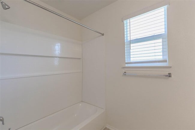 Building Photo - 8203 Knoxville Trl