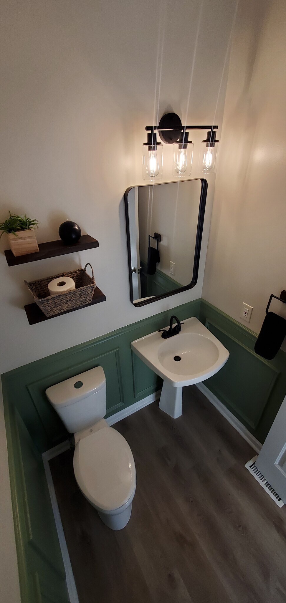 Half bathroom - 4780 Deer Lakes Rd