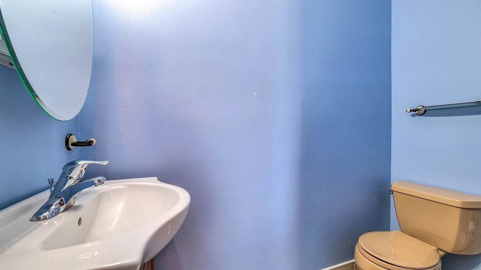 Building Photo - 5800 Boardwalk