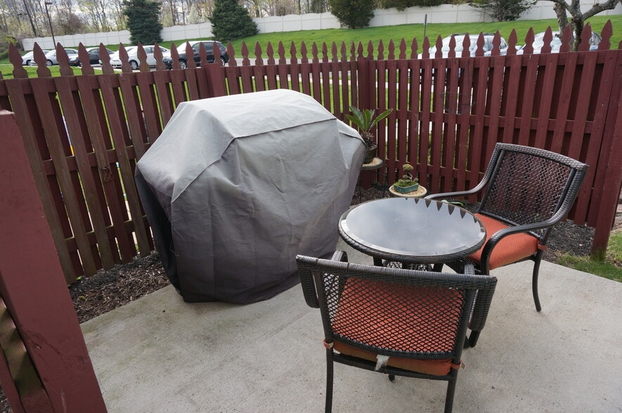 Building Photo - 200 Wheatsheaf Ln