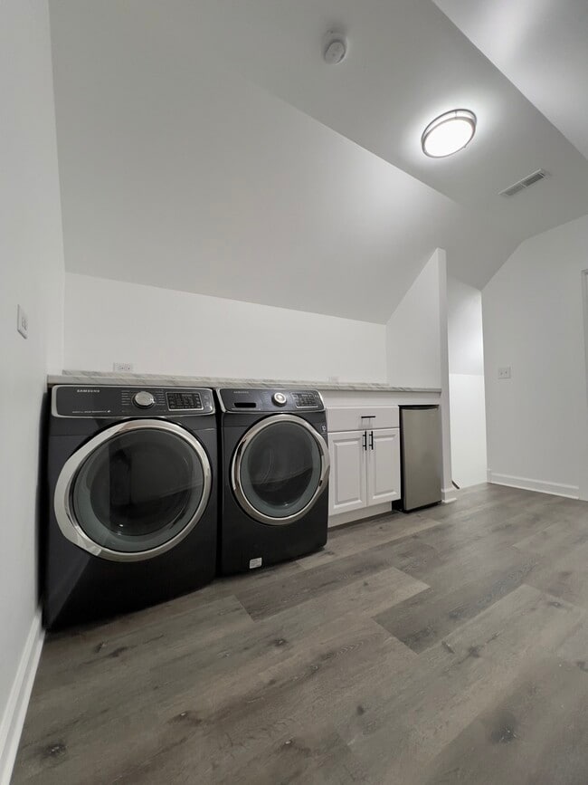 Building Photo - 4537 S Hermitage Ave