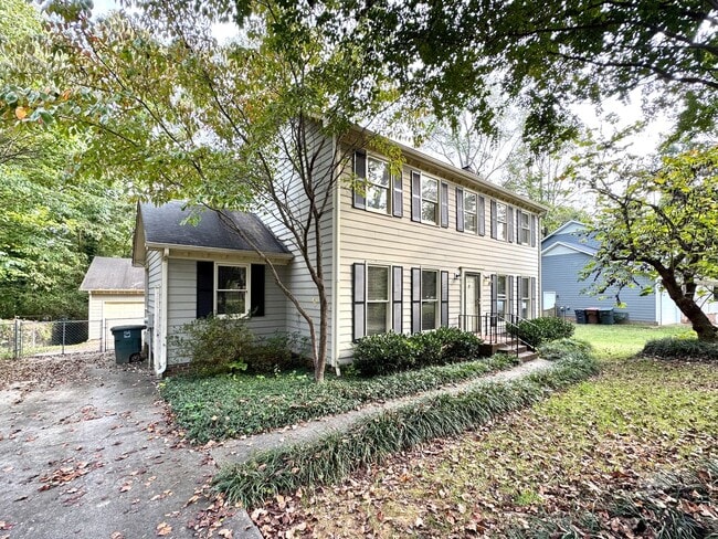 Building Photo - Well Maintained 3 Bedroom with Large Back Deck & Detached Garage!