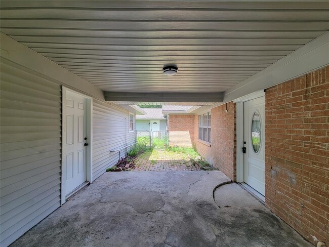 Building Photo - 5103 Karu Dr