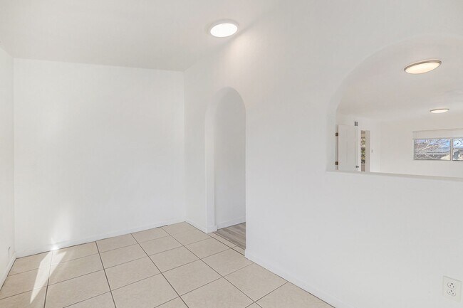 Building Photo - 8th15905