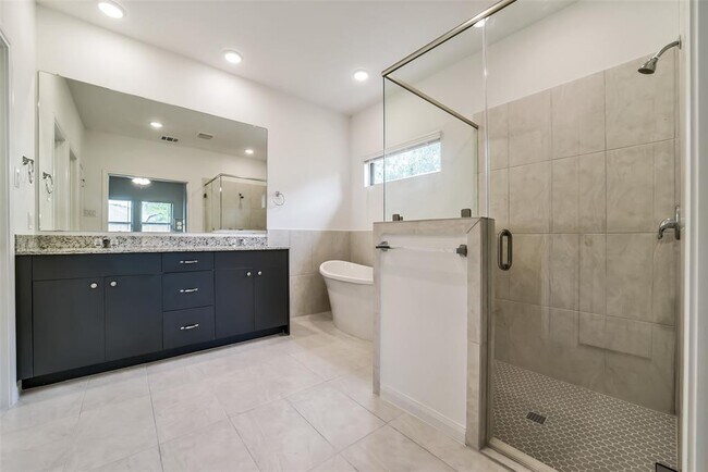 Building Photo - 11611 Moltere Dr