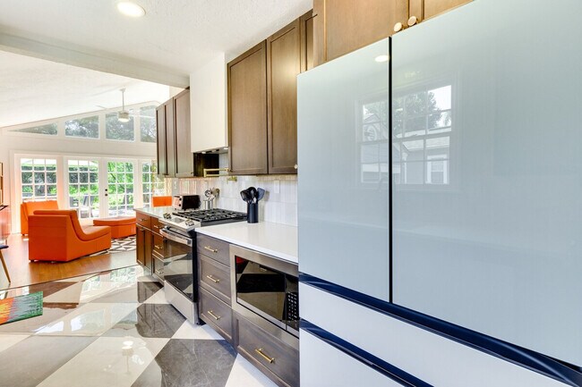 Building Photo - 15 S Lawsona Blvd