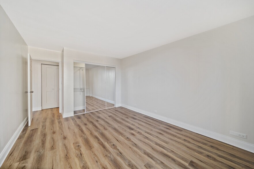 Building Photo - 1460 N Sandburg Ter