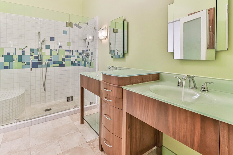 Primary bathroom with shower - 1115 19th St
