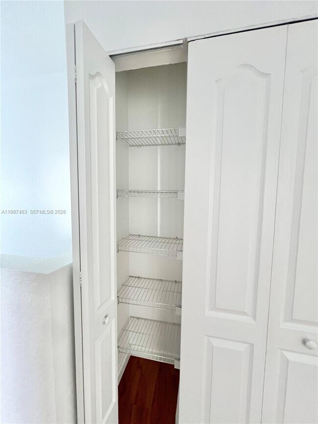 Building Photo - 3910 NE 13th Dr