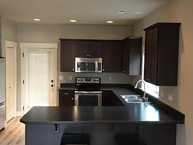 Building Photo - Beautiful 3 bed 3 bath home available in Cheney WA!