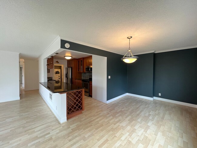 Building Photo - 2Bed 2Bath Condo in Goose Hollow - Garage ...