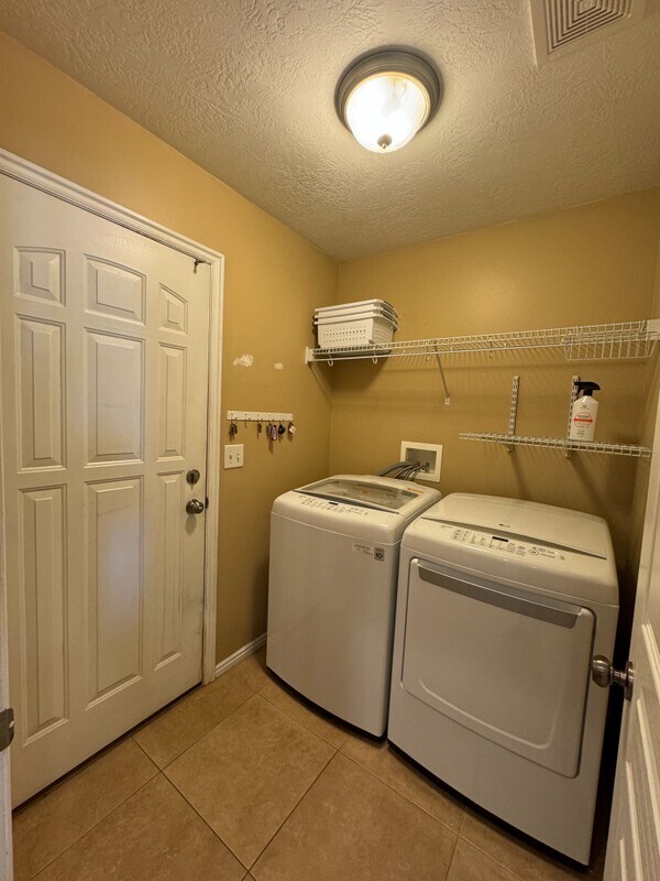 Building Photo - 8291 Water Oak Dr