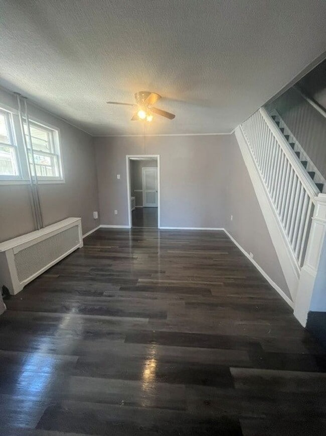 Building Photo - 4 Bedroom 1.5 Bath