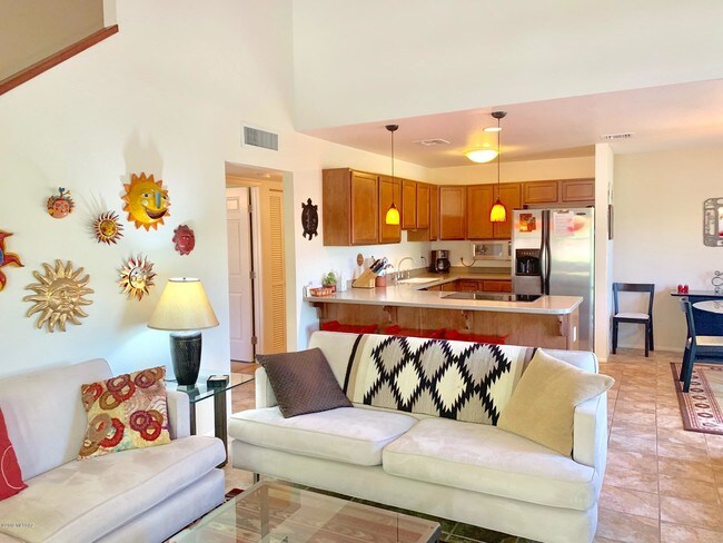 Building Photo - 5051 N Sabino Canyon Rd
