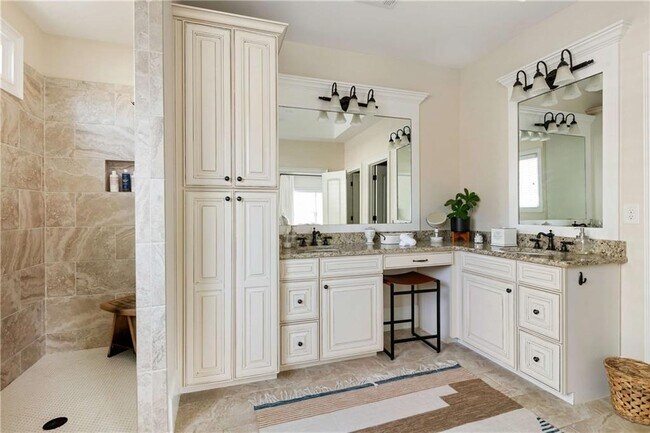 Building Photo - 582 St Charles Ave NE