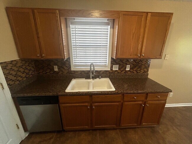 Building Photo - Single Family Home