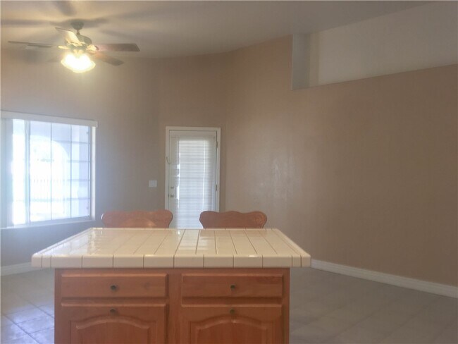 Building Photo - 5714 Desert Lakes Dr