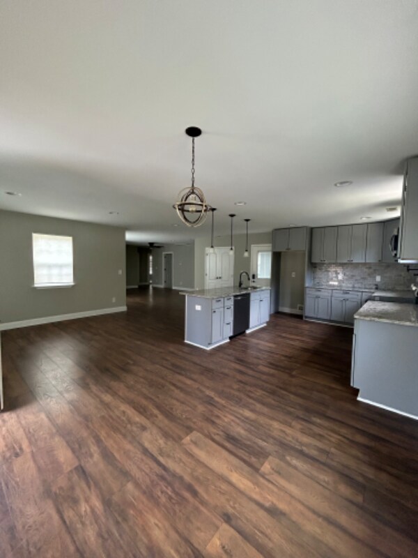 Building Photo - 10 N Rockview Dr