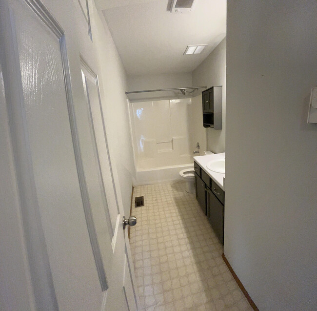 Building Photo - 6690 Basswood Dr