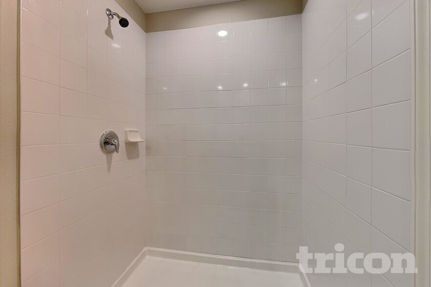 Building Photo - 4906 White Chicory Dr