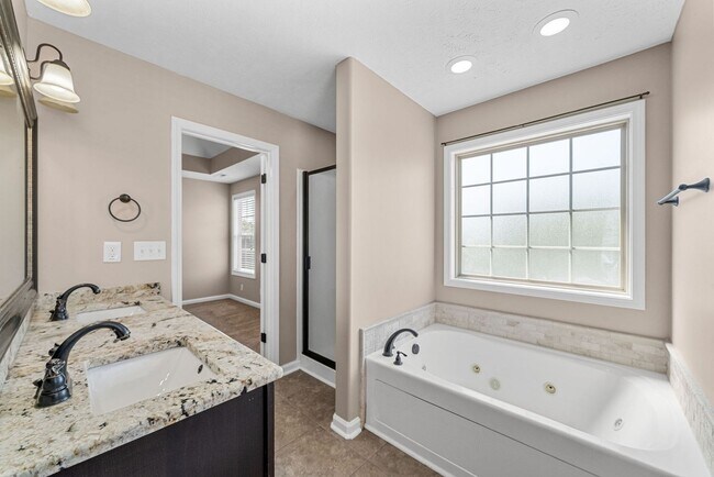 Building Photo - Four Bedroom with Pool in Fields of Northm...