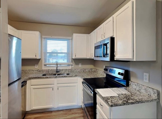 Building Photo - 2497 Brentwood Rd