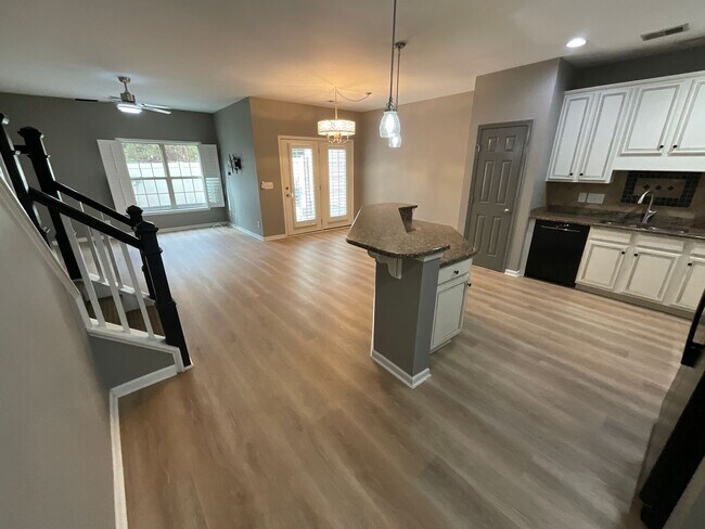 Building Photo - Immaculate 3 bedroom/2.5 bathroom in Tanner Woods!