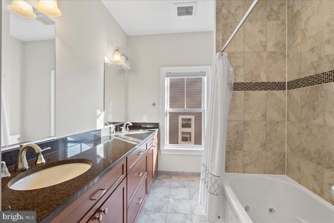 Building Photo - 902 Ramsey St