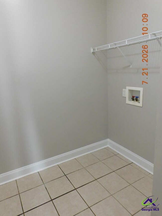 Building Photo - 506 Club Villa Court