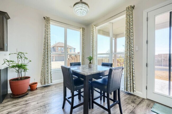 Building Photo - 16616 Sunnyland Dr