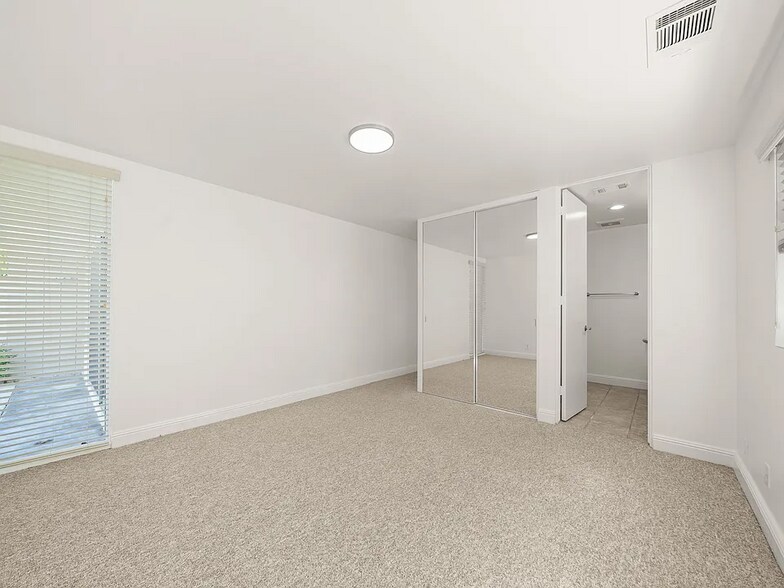 Building Photo - 4174 Del Mar Ave