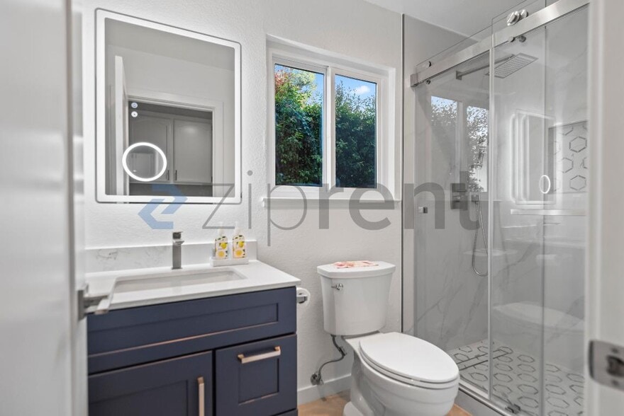 Building Photo - 1554 Gilbert Pl