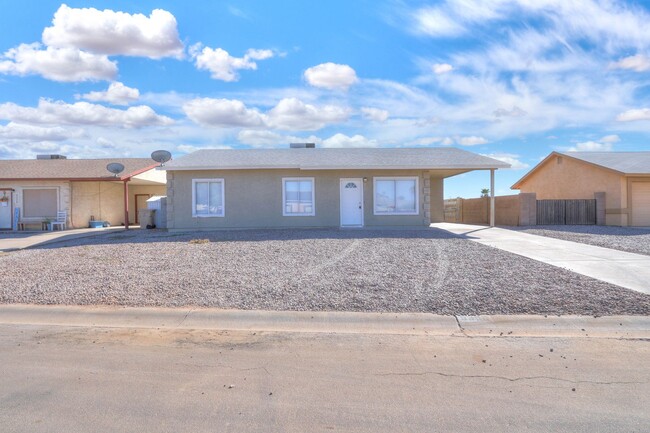 Building Photo - 3 Bedroom House with large yard Arizona City