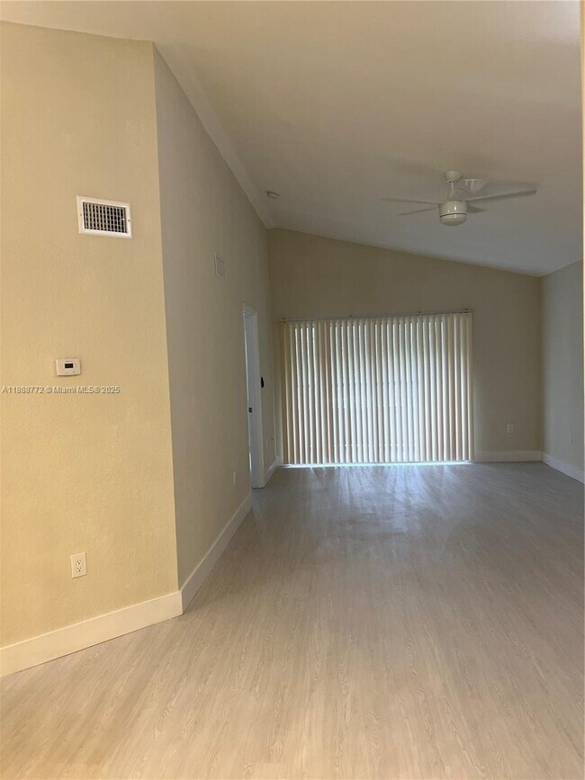 Building Photo - 2811 N Oakland Forest Dr