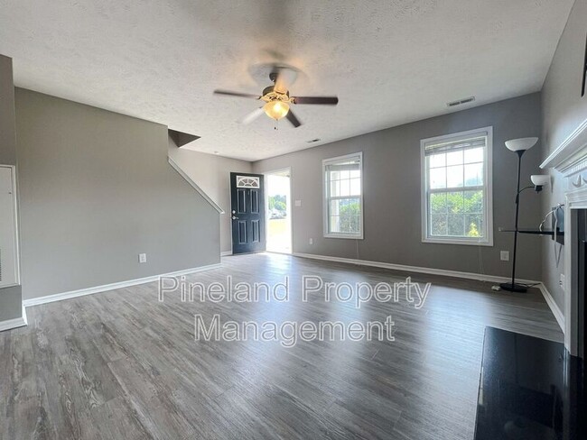 Building Photo - 395 Americana Dr