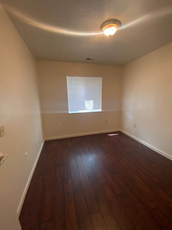 Building Photo - 32 Woodglen Apartment