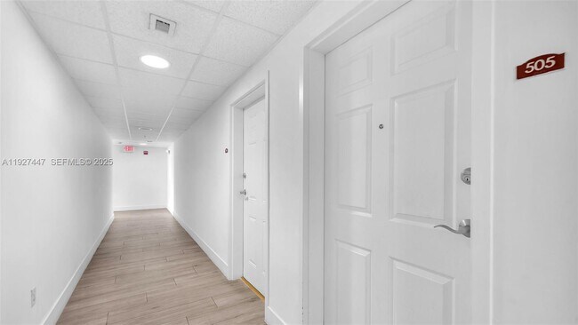 Building Photo - 120 Douglas Rd