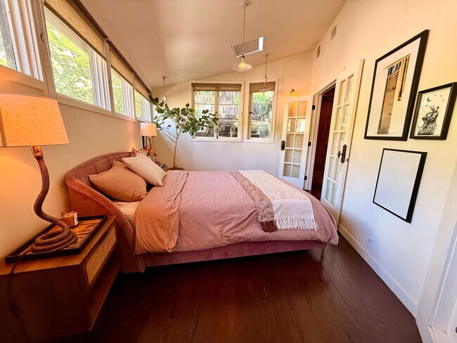 Building Photo - Furnished 1940s Beachwood Canyon Retreat with Treetop Deck + Creative Loft!
