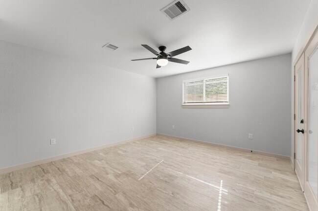 Building Photo - 5 Canyon Oak Pl