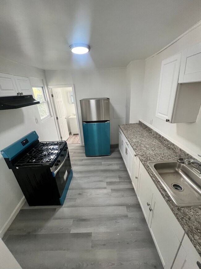 Building Photo - 22 1/2 Seward Ave