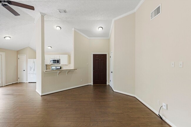 Building Photo - 21435 Deerhaven Dr