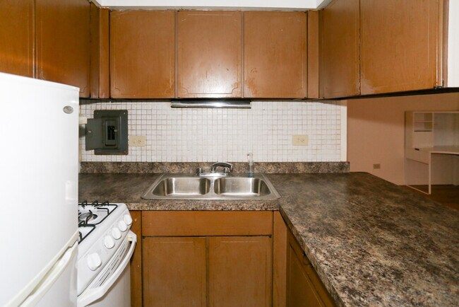 Building Photo - 3162 N Cambridge Ave