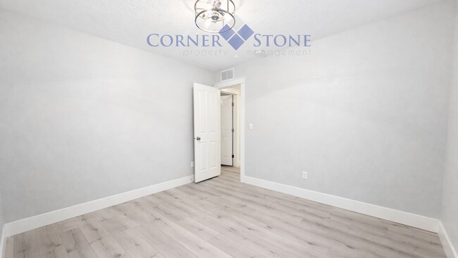 Building Photo - Beautiful Remodeled Home in Boise!