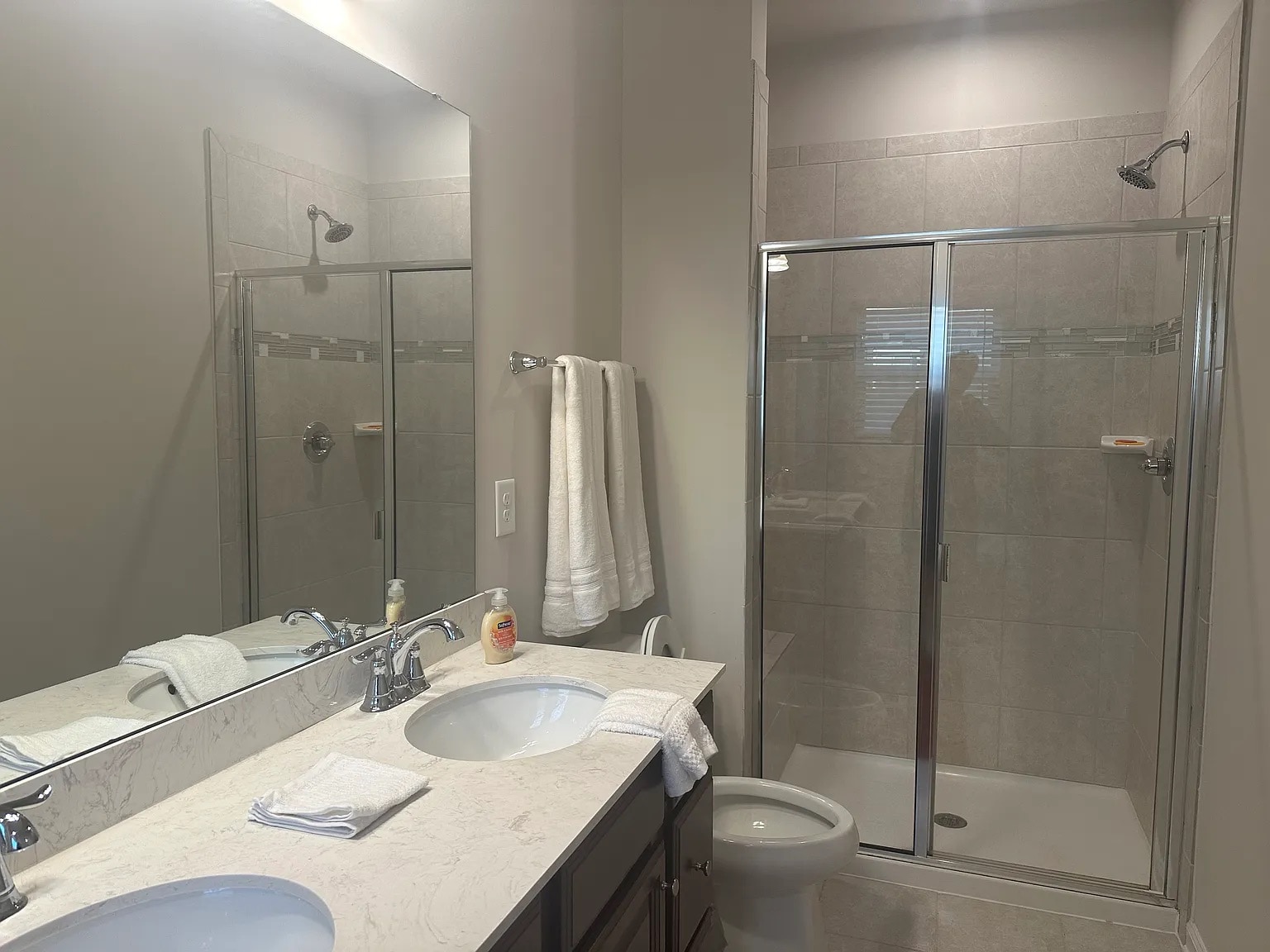Building Photo - Room in Townhome on Poplar Leaf Way