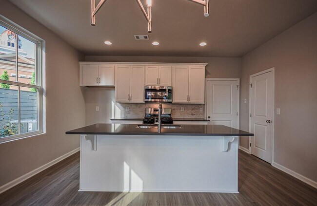 Building Photo - 104 Black Gum