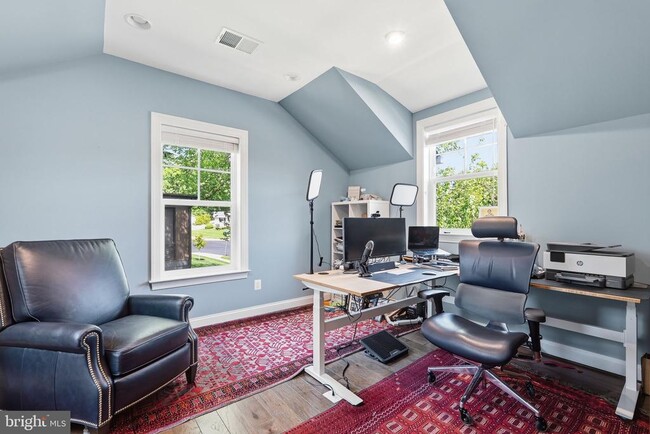 Building Photo - 2516 Villanova Dr