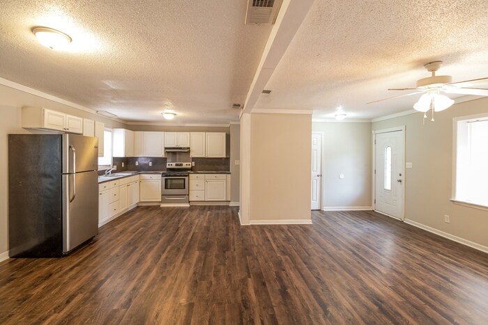 Building Photo - 3 Dogwood Cir