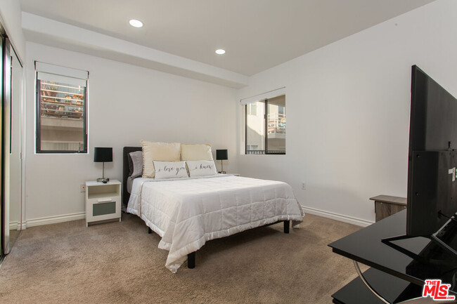 Building Photo - 1146 Hacienda Pl